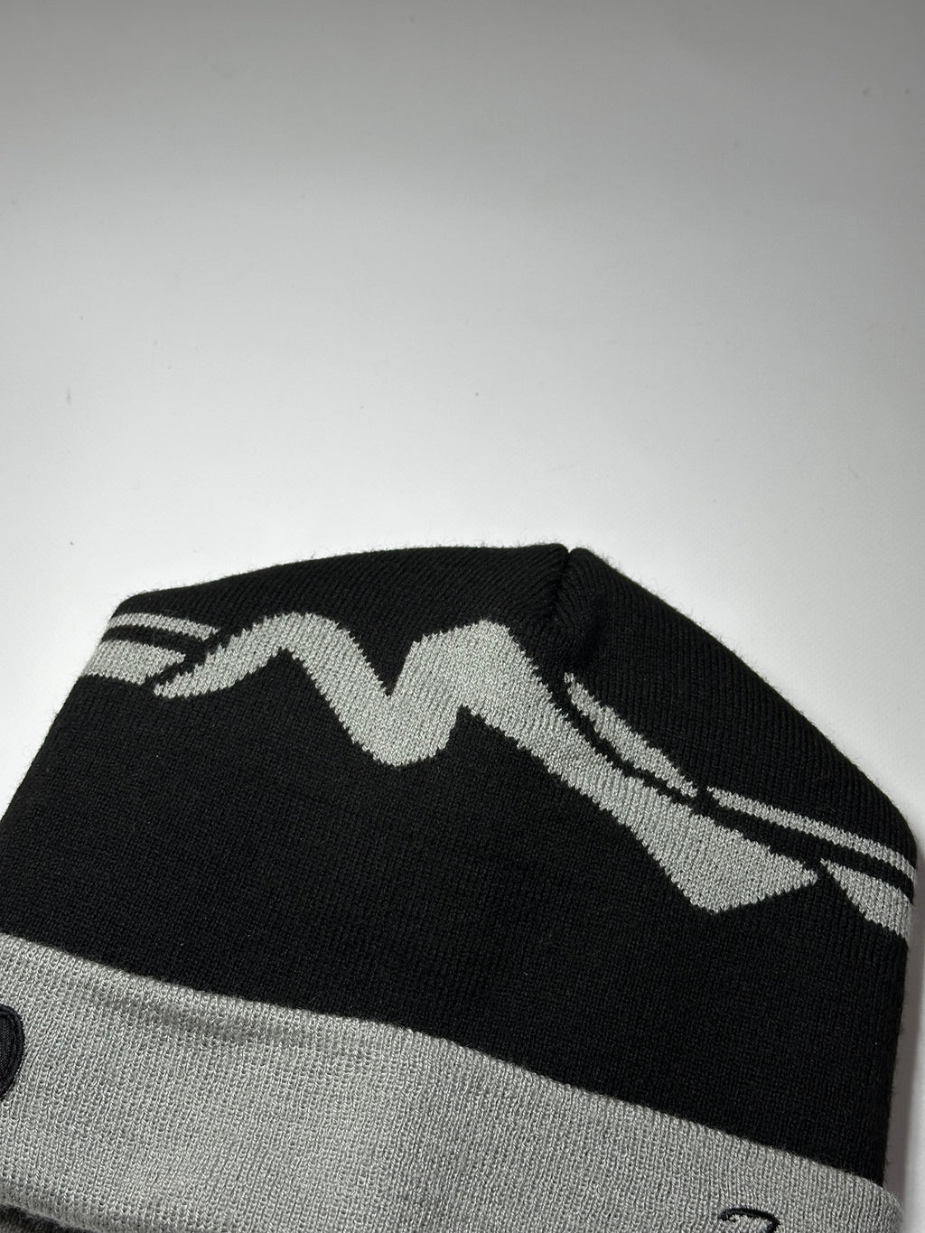 GORRO GRIS / NEGRO