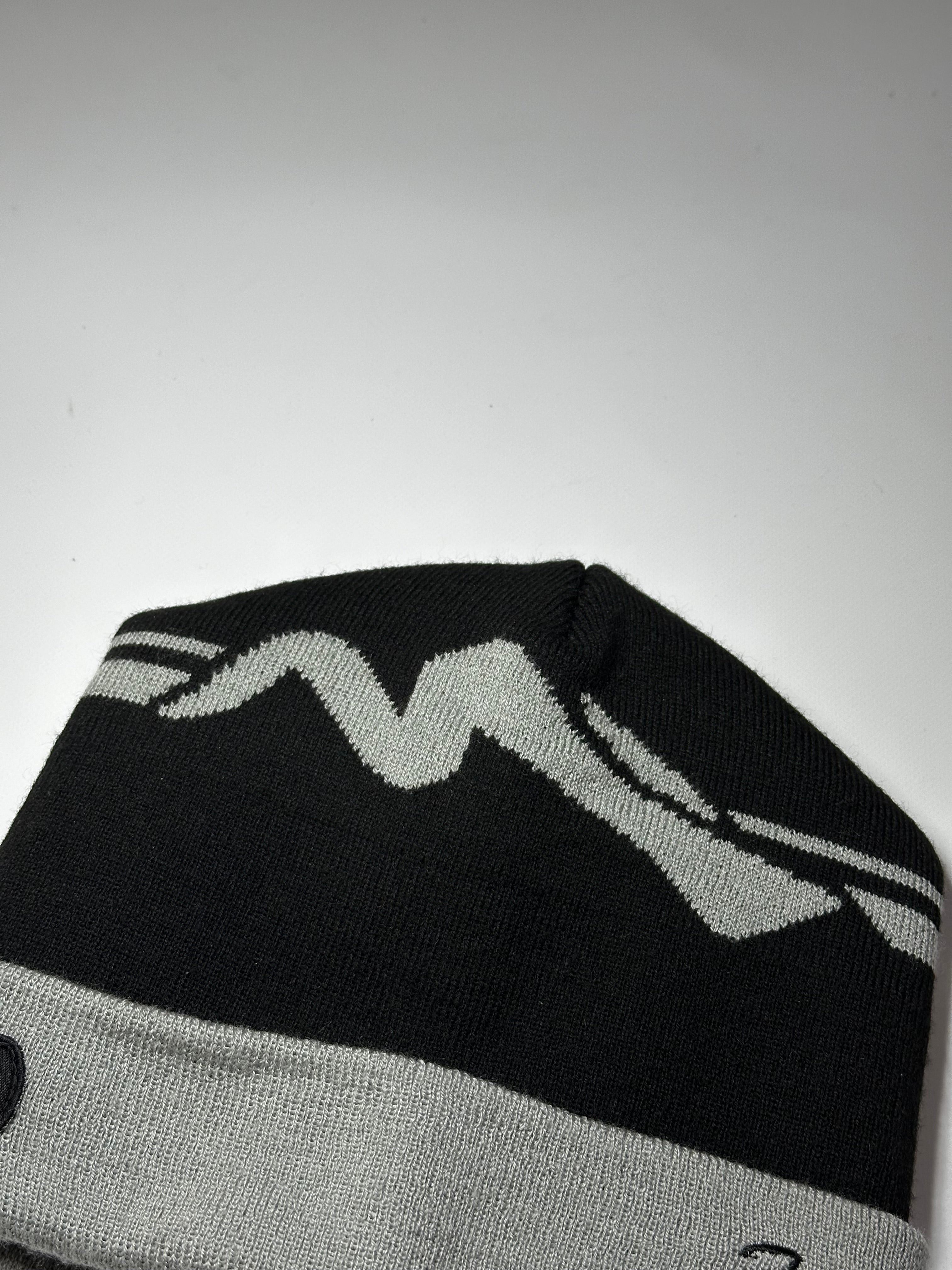 GORRO GRIS / NEGRO